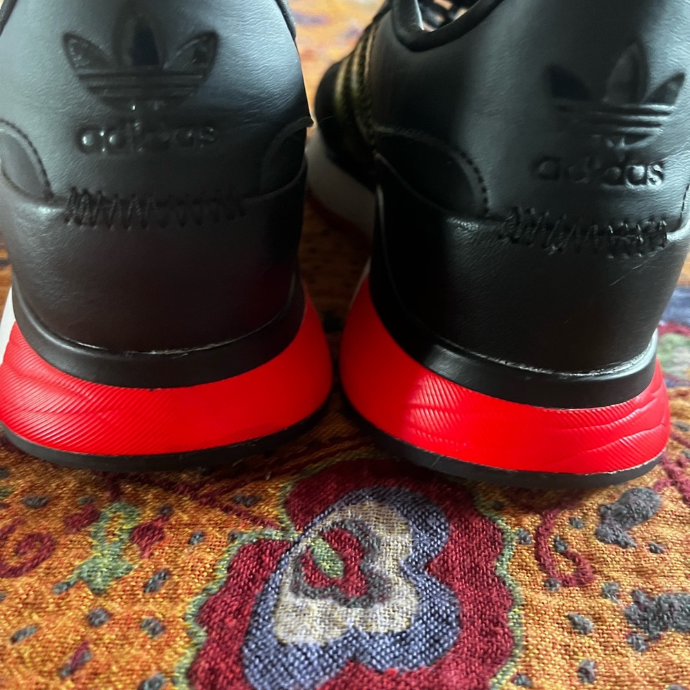 Adidas Sneakers Size 7 - Picture 3 of 5